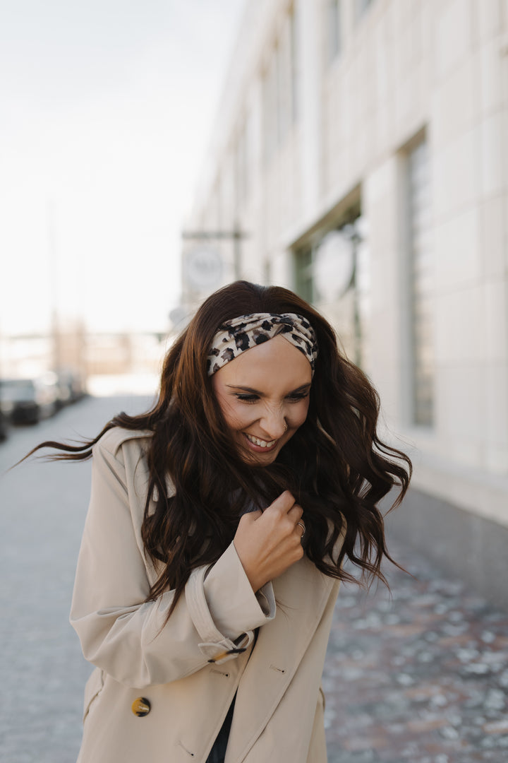 “Stephanie” Everyday Headband Wig [M] 22”