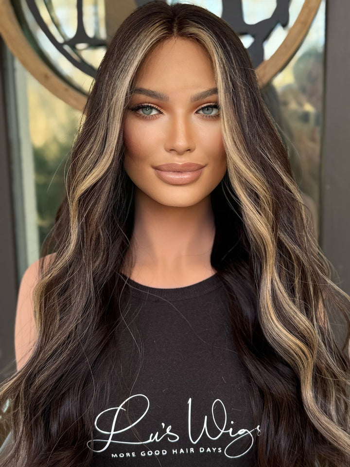 “3B2744” [S] 24” Lace Top Wig