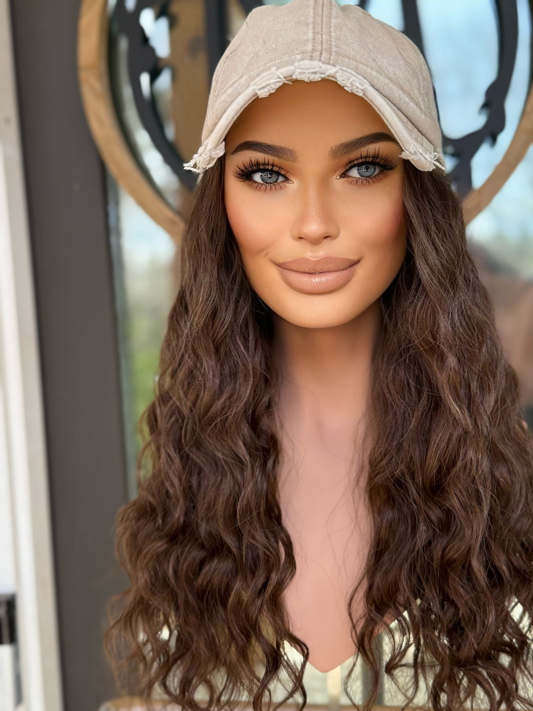 “Wavy Medium Brown” [M] 22” Everyday Hat Wig